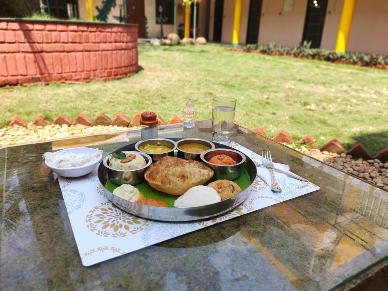 La Courtyard Hotel Puducherry Eksteriør billede